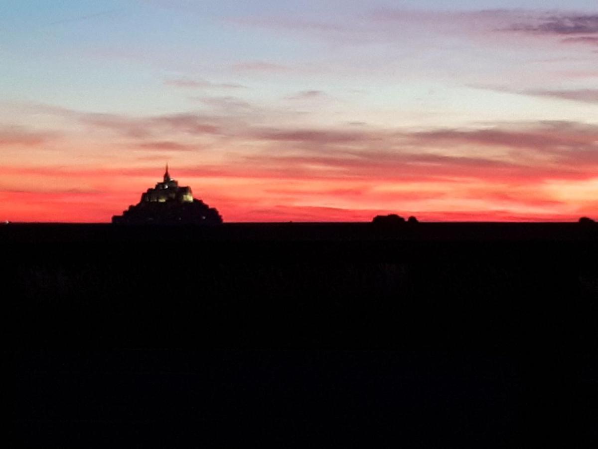 Le Cezembre gîte la Taniere Moidrey Extérieur photo